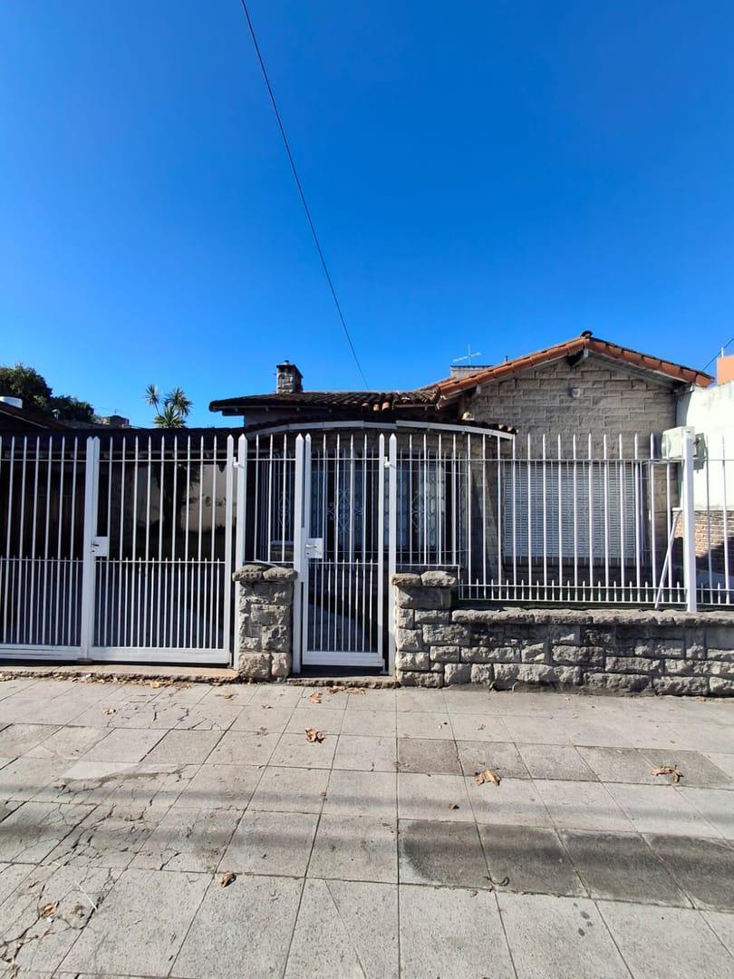 Foto de VENTA DE CASA 3 DORMITORIOS CON COCHERA PARQUE TEMPERLEY BANFIELD, imagen 3