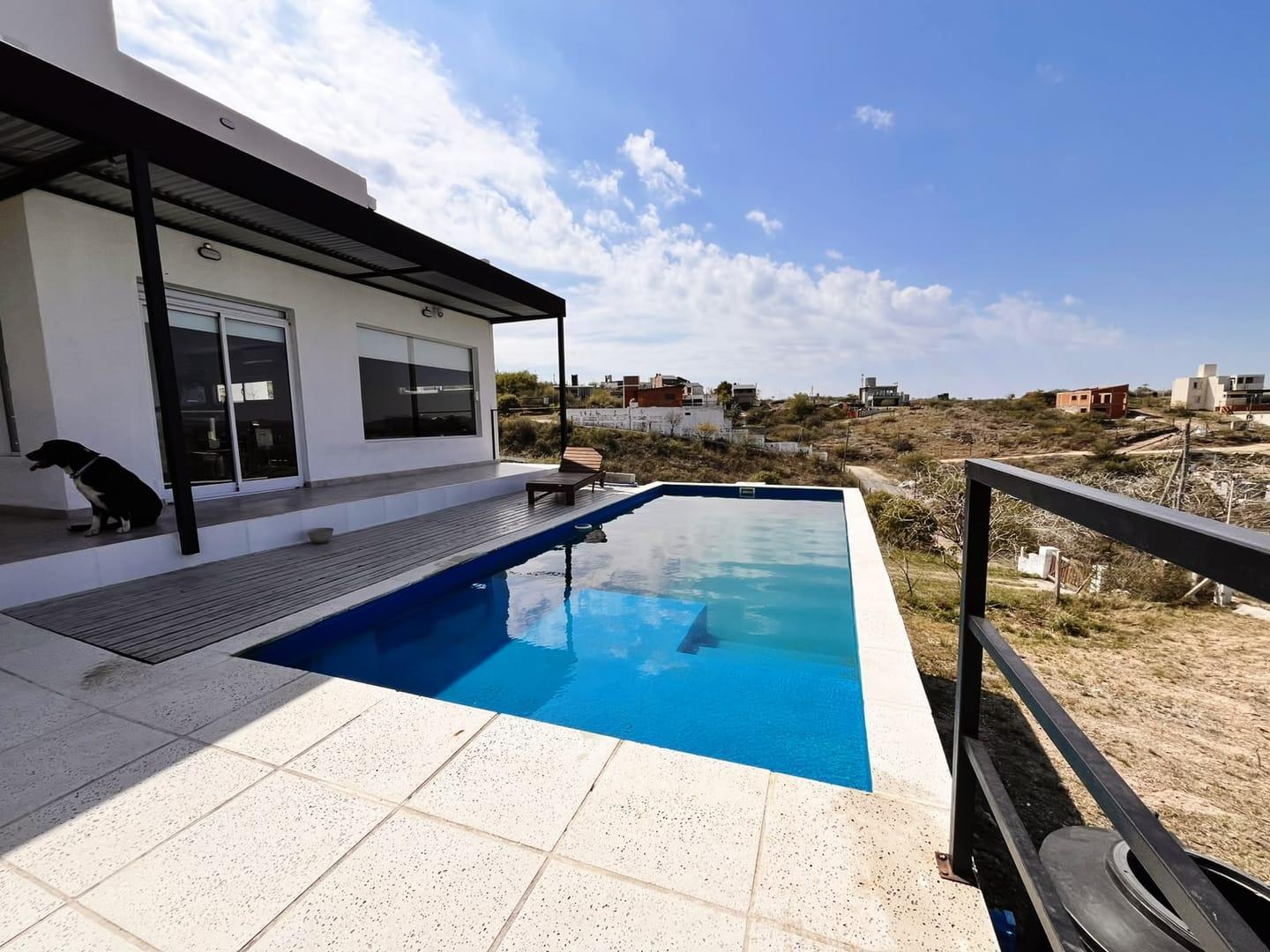 Foto de VENTA CASA 3 DORMITORIOS CON PILETA ESTANCIA VIEJA APTO CREDITO, imagen 2