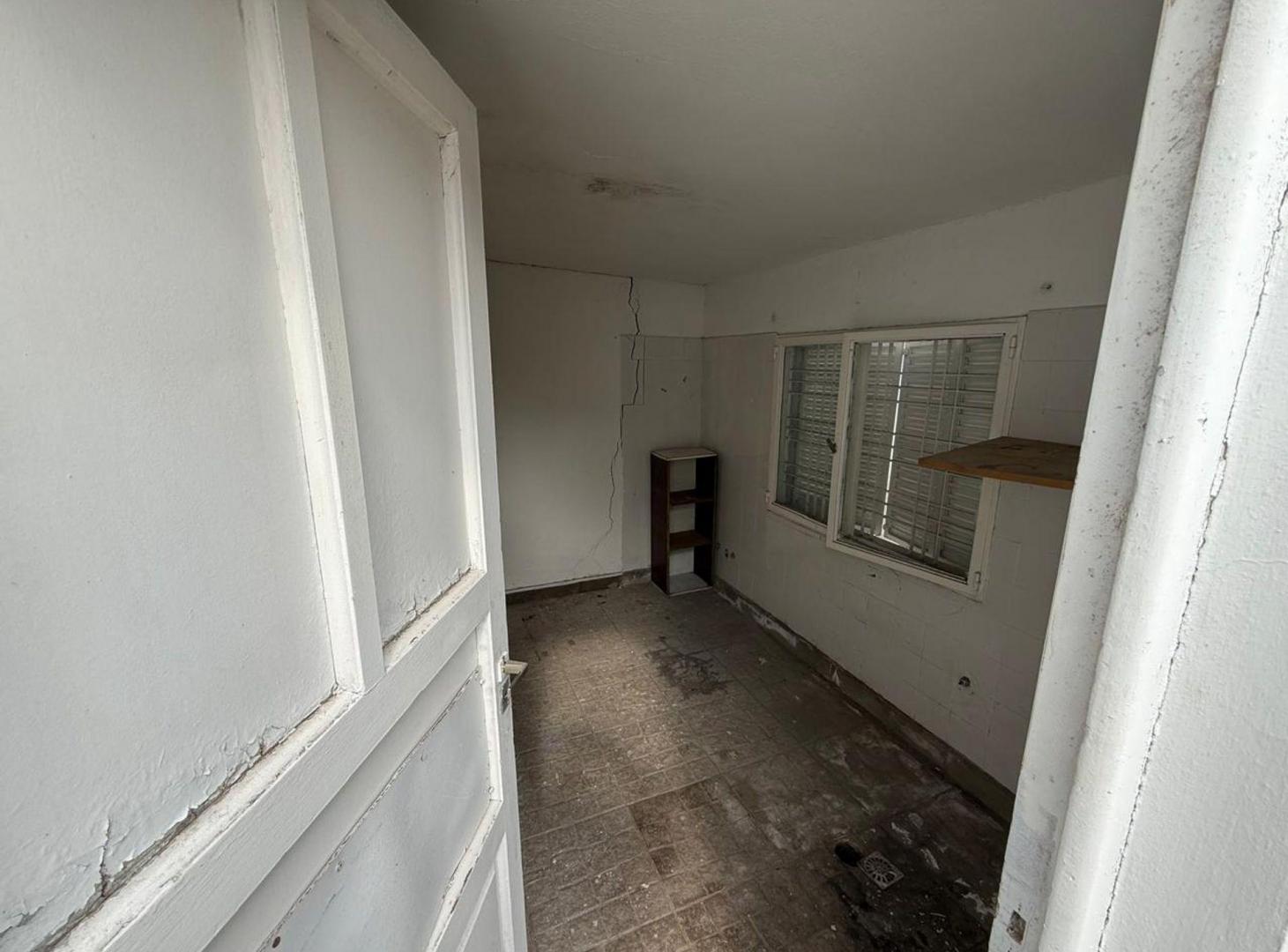 Foto de VENTA CASA A REPARAR EN BARRIO COLON, imagen 4
