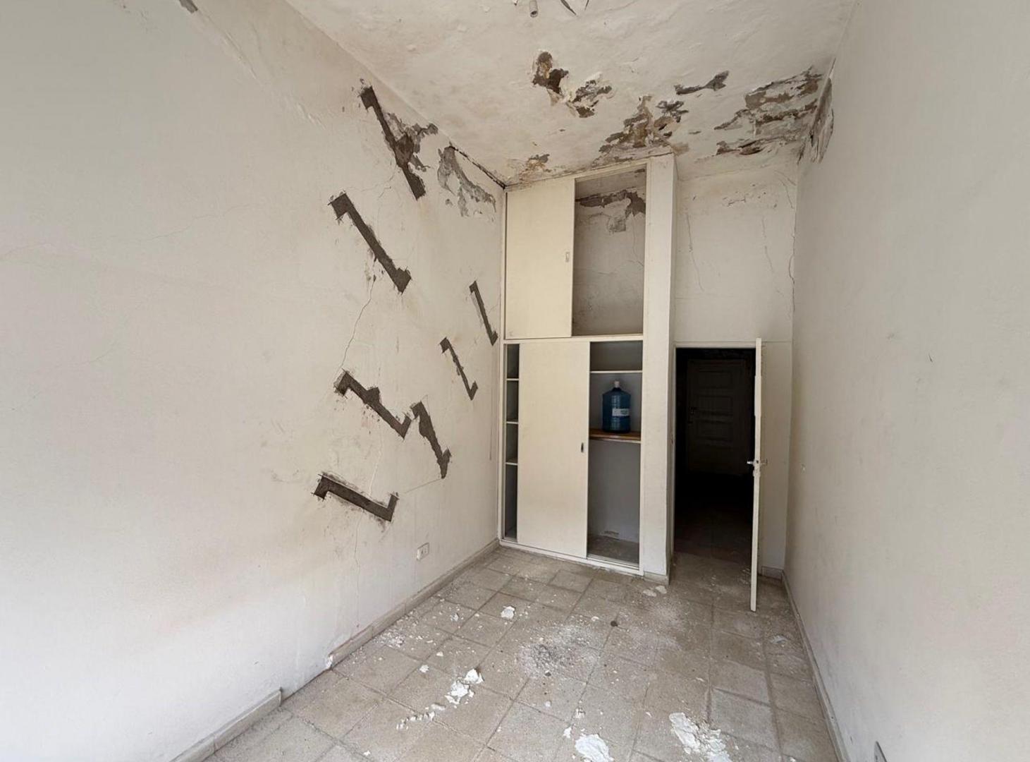 Foto de VENTA CASA A REPARAR EN BARRIO COLON, imagen 3
