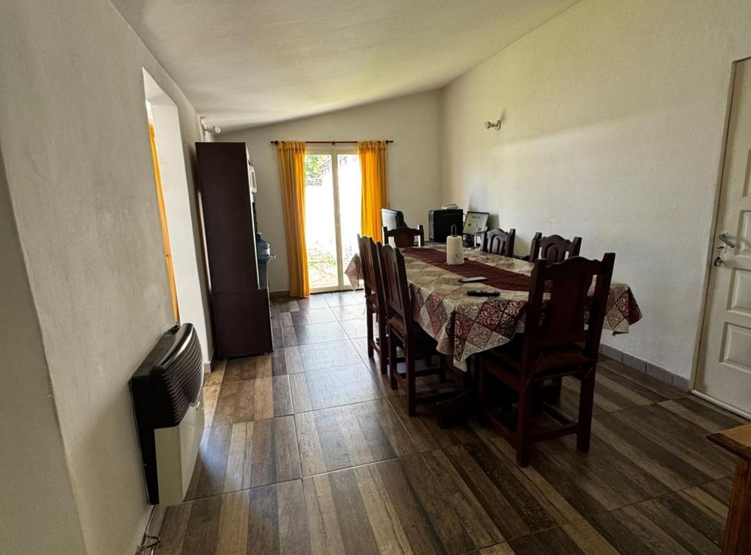 Foto de Venta de casa tres dormitorios B° 20 de Junio, imagen 2