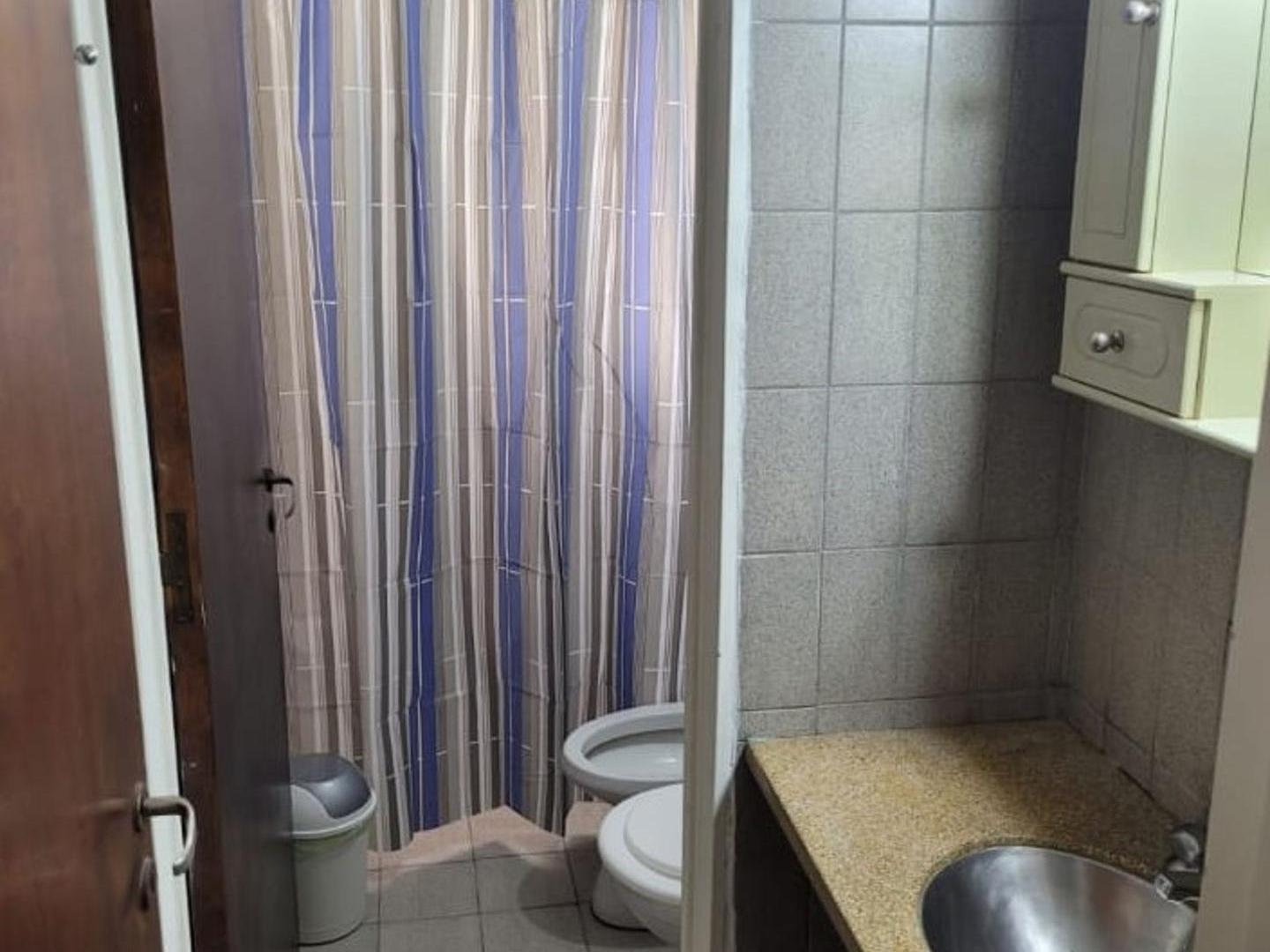 Foto de Venta de casa tres dormitorios B° 20 de Junio, imagen 4