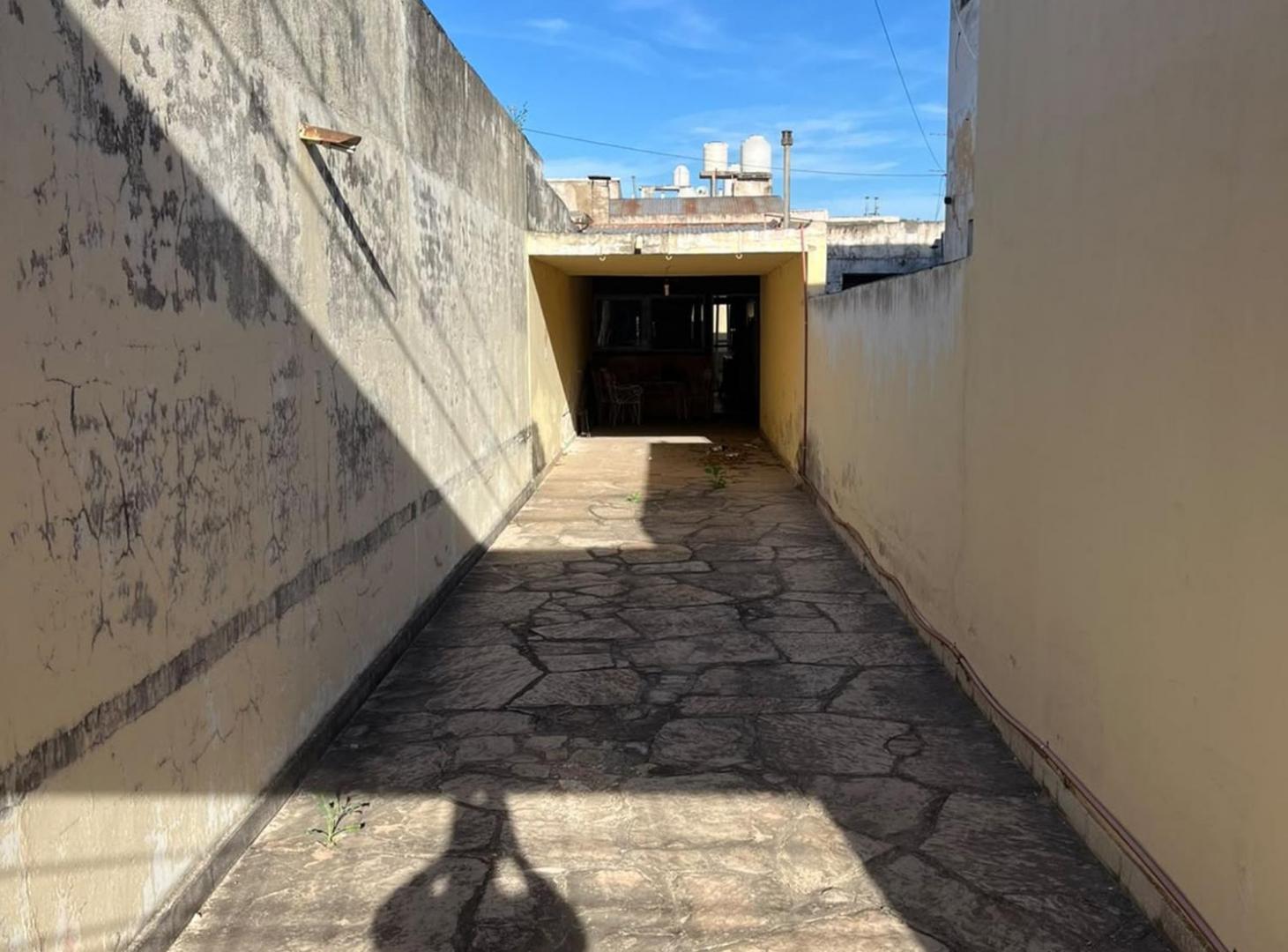 Foto de VENTA CASA 3 DORM CON PATIO B° GENERAL BUSTOS, imagen 2
