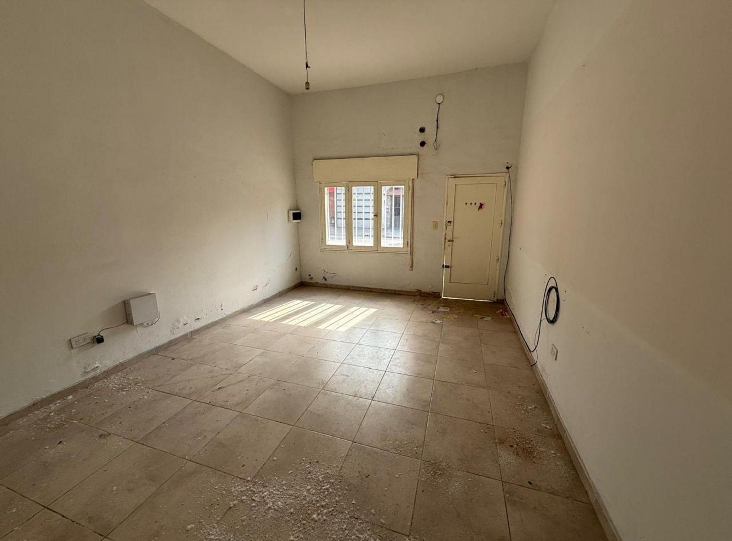Foto de VENTA CASA A REPARAR EN BARRIO COLON, imagen 3