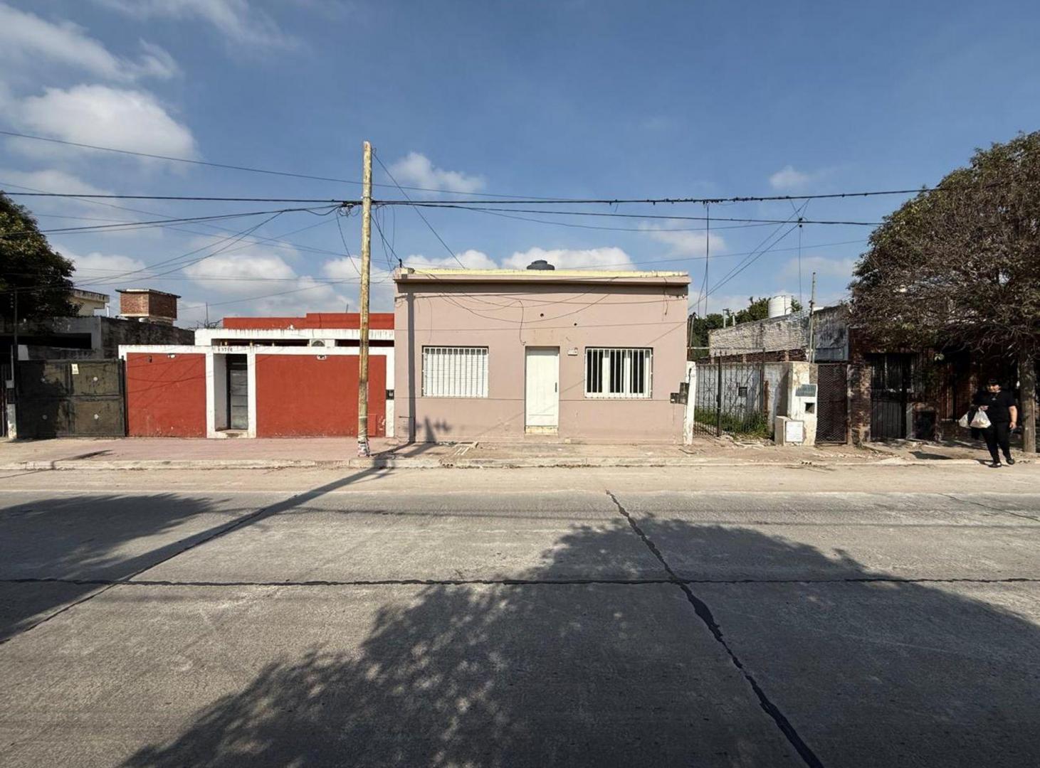 Foto de VENTA CASA A REPARAR EN BARRIO COLON, imagen 1