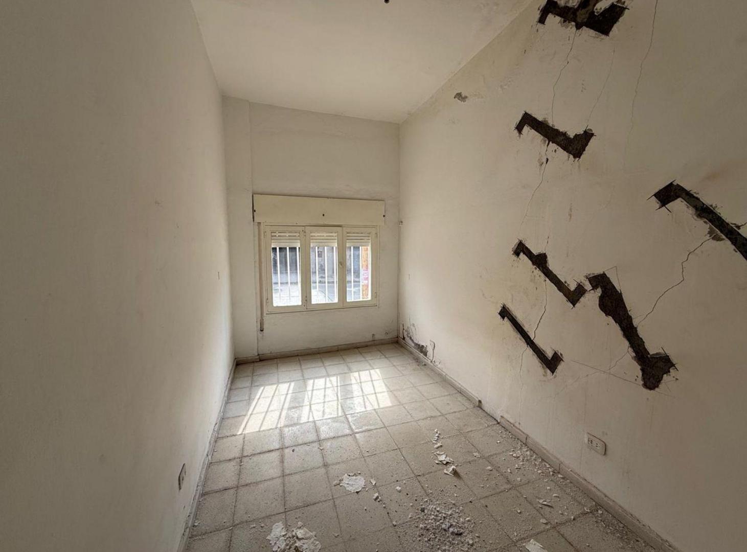 Foto de VENTA CASA A REPARAR EN BARRIO COLON, imagen 5