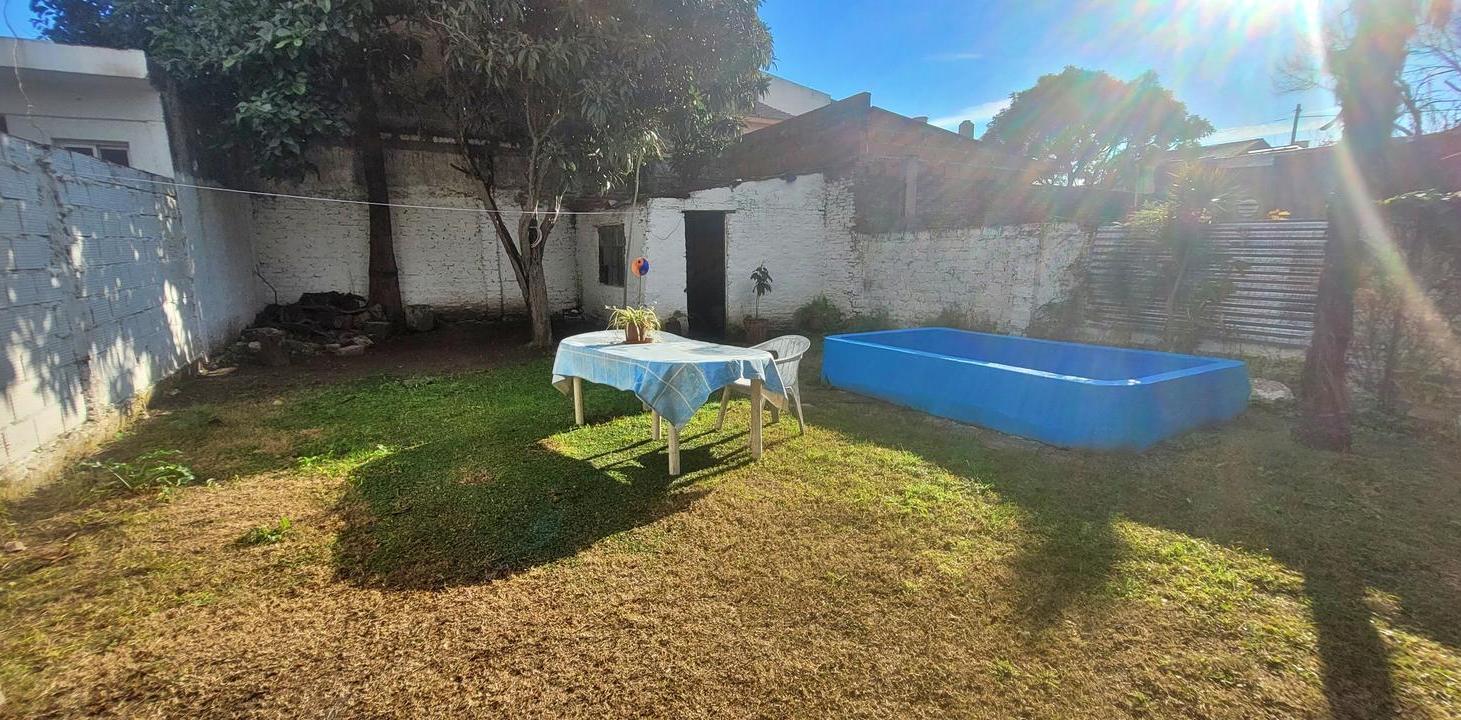 Foto de Casa a la venta con jardín y parque en Munro, imagen 1