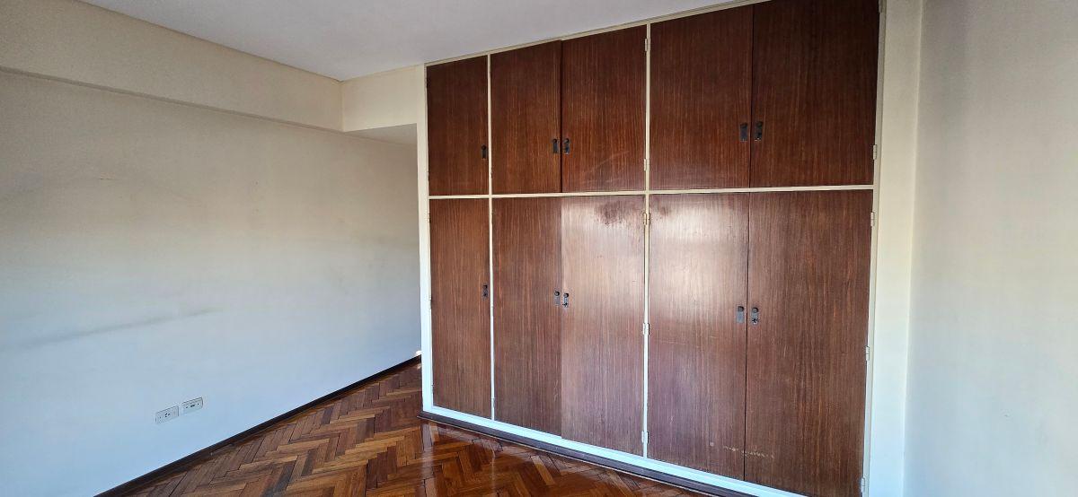 Foto de Semipiso muy luminoso con 4 dormitorios en venta en Flores, imagen 4