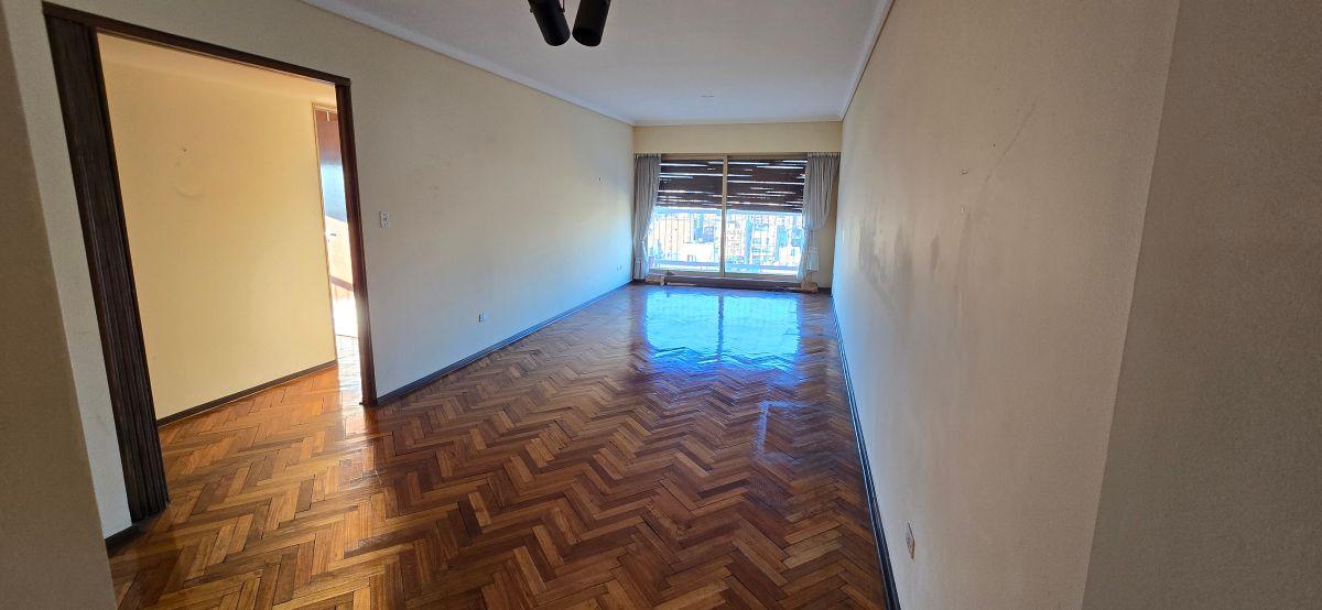 Foto de Semipiso muy luminoso con 4 dormitorios en venta en Flores, imagen 3