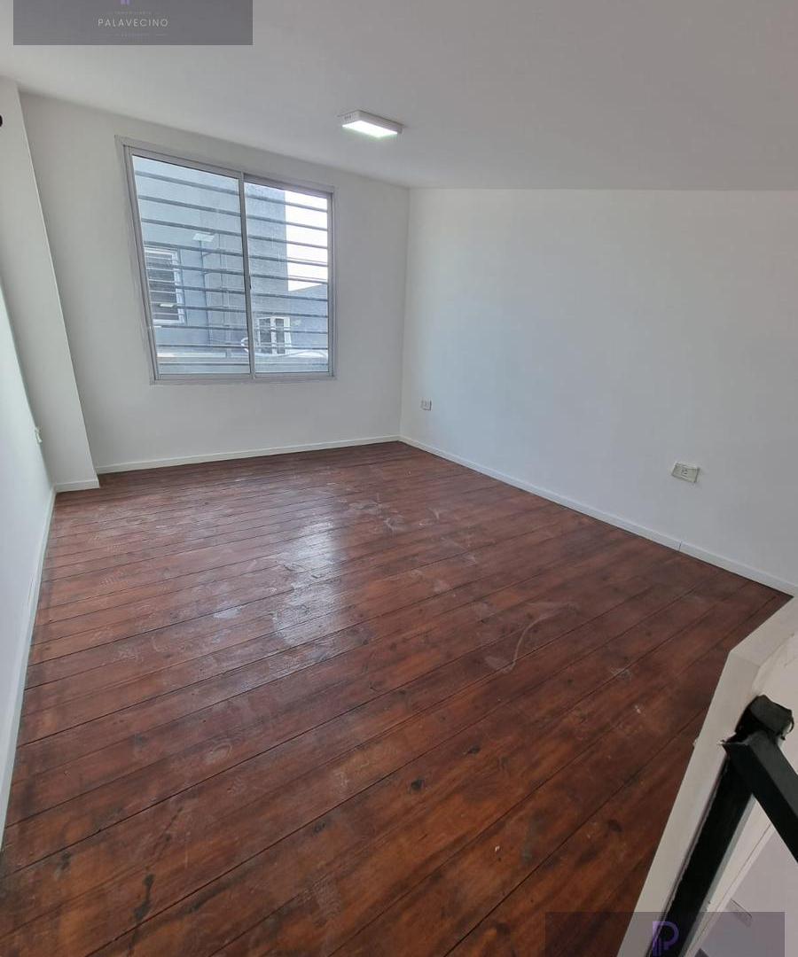 Foto de Venta departamento con entrepiso y balcon, imagen 3