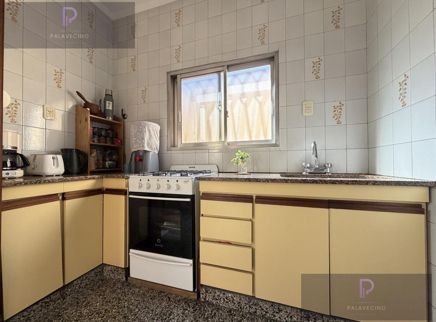 Foto de VENTA CASA 4 AMBIENTES, PATIO, GARAGE Y GALPÓN - BERNAL, imagen 3