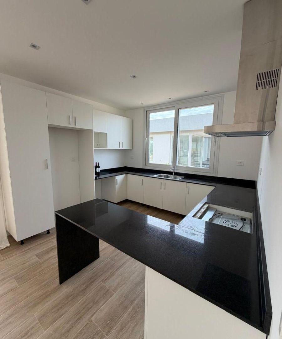 Foto de CASA EN VENTA PUNTA BALLENA A ESTRENAR DOS DORMITORIOS A PASOS DEL CLUB, imagen 4