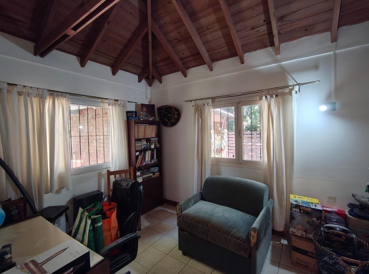 Foto de Casa 3 ambientes con cochera doble y gran parque, imagen 2
