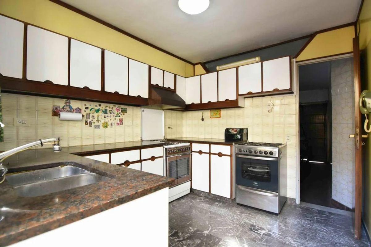 Foto de Imperdible casa de estilo a la venta en Nueva Pompeya - 4 Ambientes con terrazas, patio y cochera, imagen 2