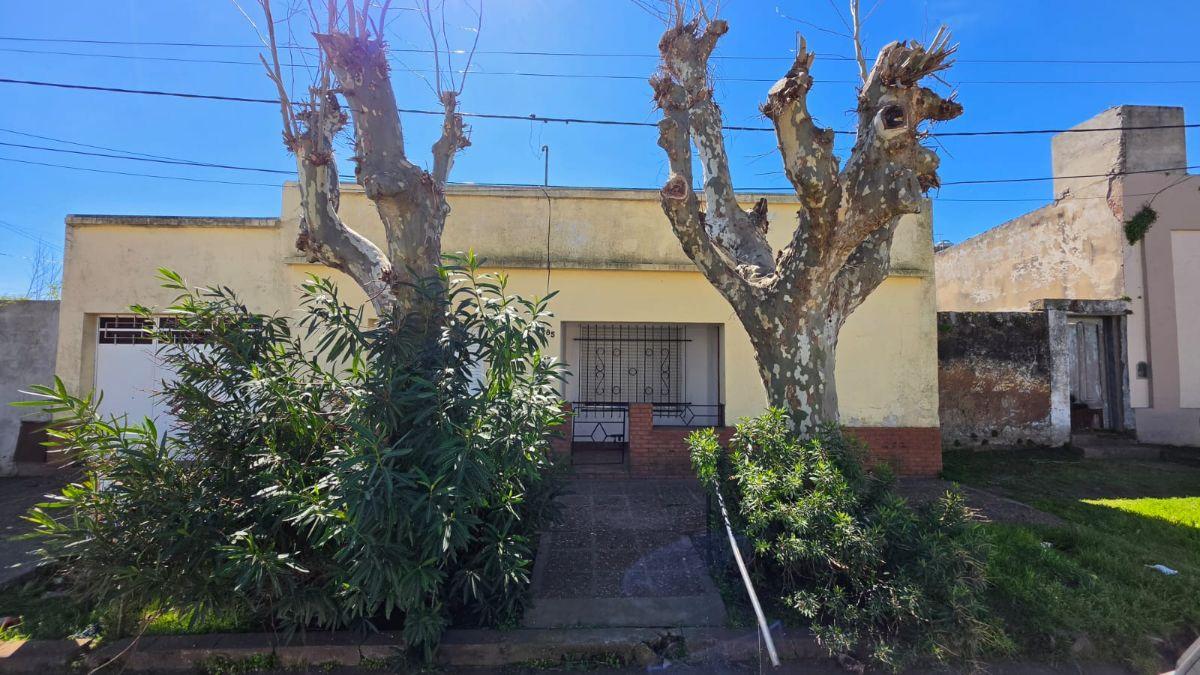 Venta Casa 4 Amb. c/ Garage Doble y Galería – en calle 25 e/ 14 y 15 - 25 de Mayo