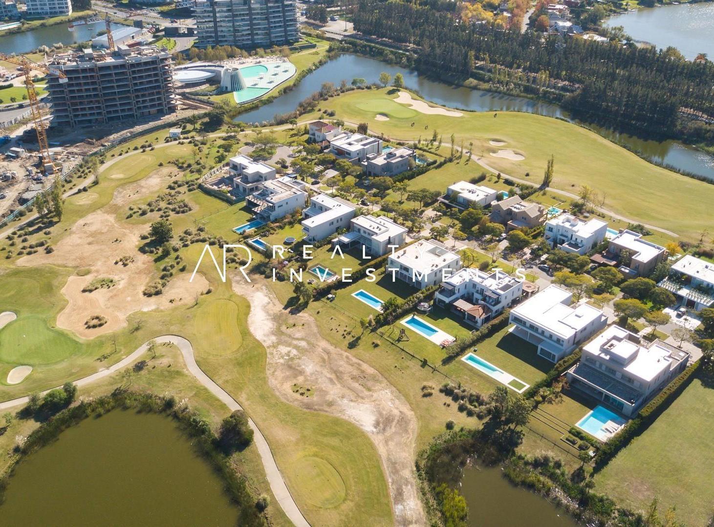 Foto de Casa en Venta sobre cancha de golf en El Golf, Nordelta, Tigre, imagen 2