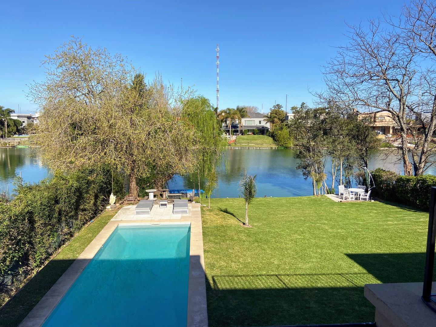 Casa al lago en Venta en Santa Barbara, Tigre, G.B.A. Zona Norte