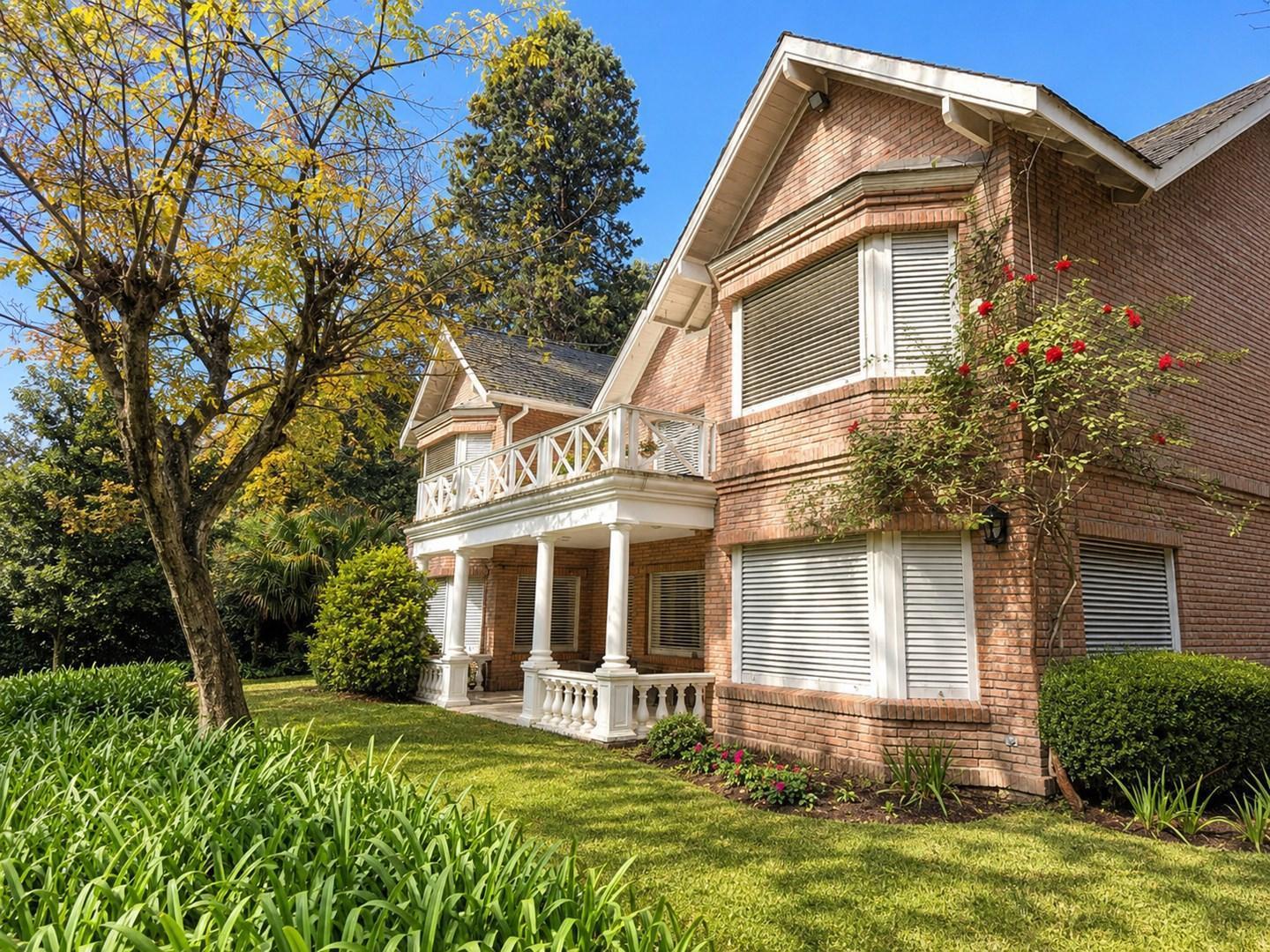 Foto de Casa en Venta en barrio cerrado - Acassuso, San Isidro, G.B.A. Zona, imagen 2