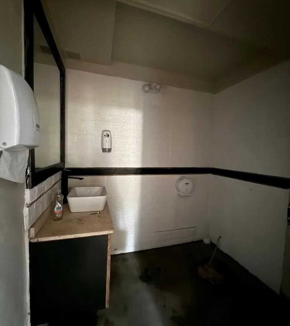 Foto de Oficina comercial en esquina de 250 m² en alquiler en Palermo Hollywood, imagen 3