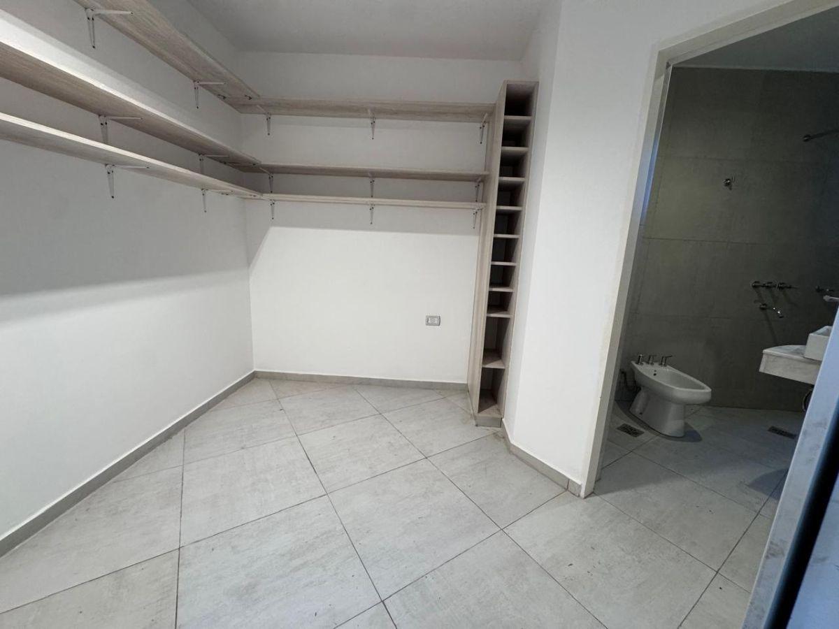 Foto de VENTA CASA CAMPO DE VUELO 3 - 3 DORMITORIOS + CUARTO DE SERVICIO, imagen 2
