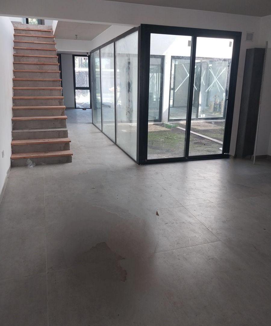 Foto de VENTA DE ESPECTACULAR DUPLEX-POR SUS DIMENSIONES- 5 AMBIENTES., imagen 3
