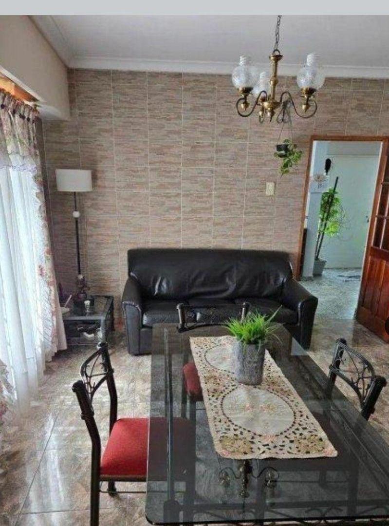 Foto de ¡VENDEMOS CASA DE TRES AMBIENTES, CON COCHERA MAS DEPARTAMENTO, imagen 2