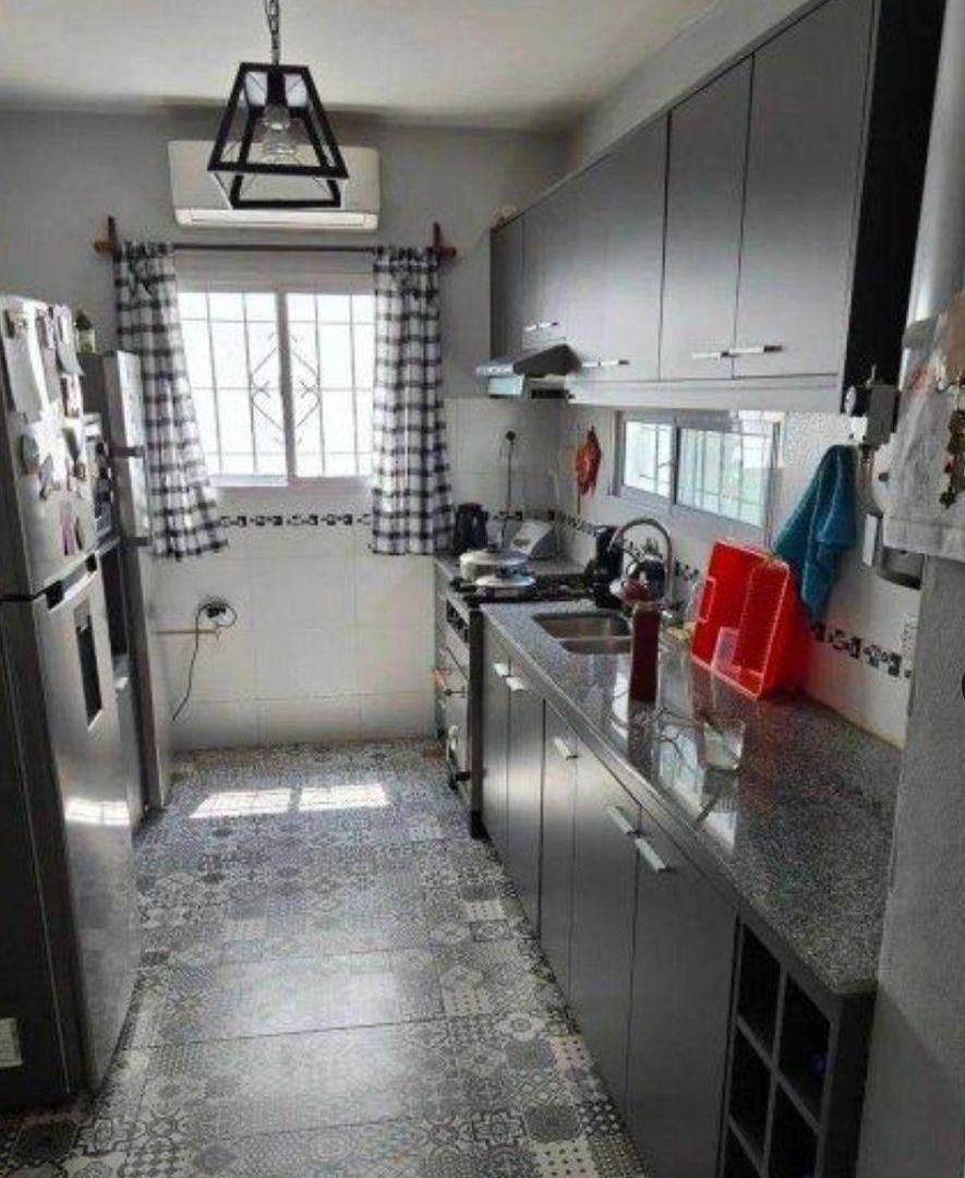 Foto de ¡VENDEMOS CASA DE TRES AMBIENTES, CON COCHERA MAS DEPARTAMENTO, imagen 3