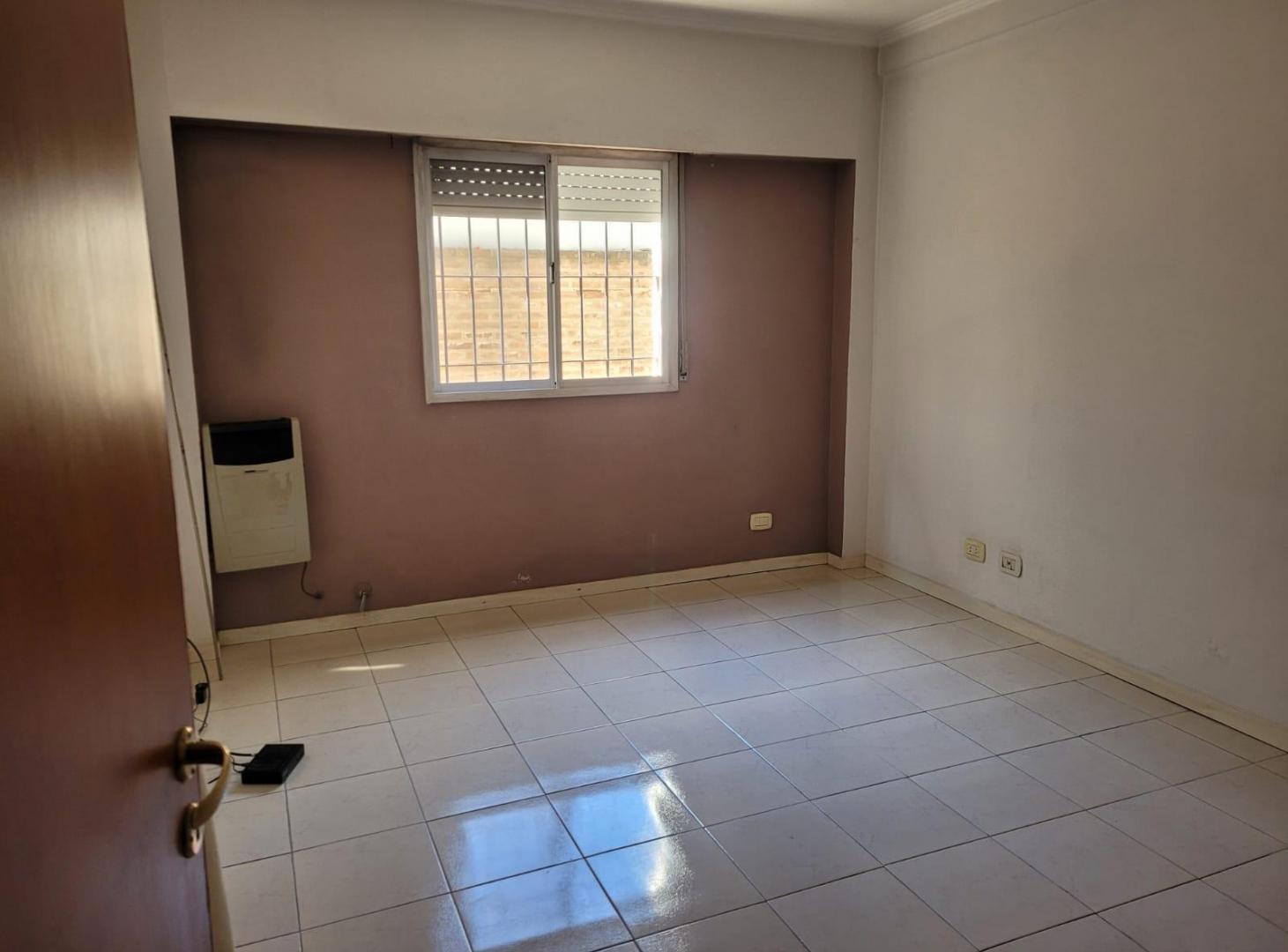 Foto de Alquiler departamento en PB con cochera y baulera. Excelente ubicación., imagen 5