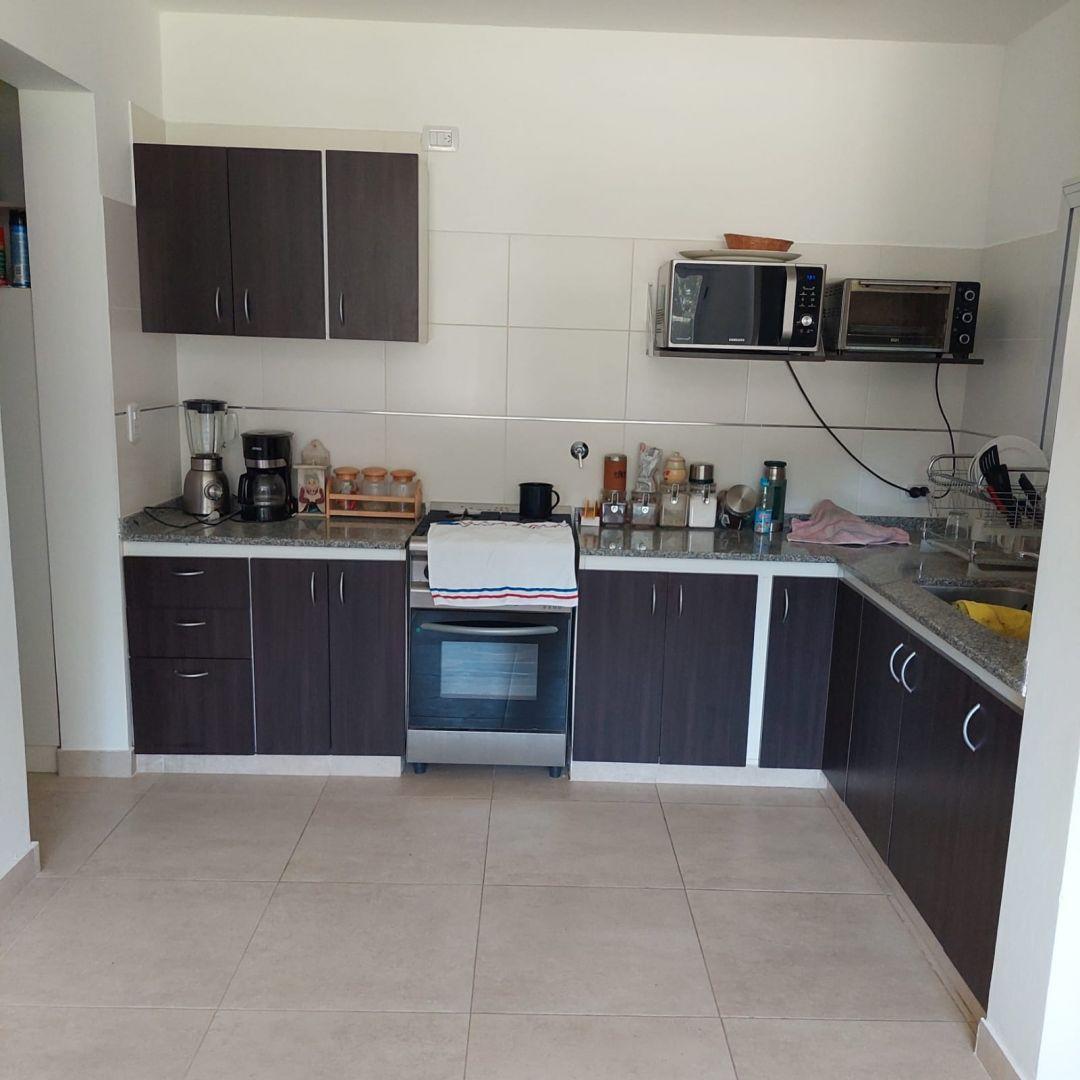 Foto de CASA EN VENTA 3 AMBIENTES Lote de 943 metros! Udaondo, imagen 4
