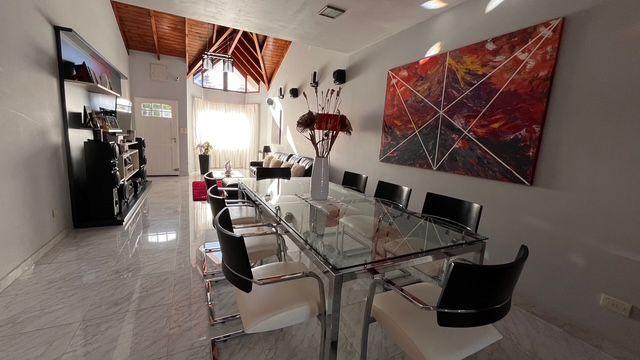 Foto de VENTA CASA 5 AMBIENTES CON PILETA EN ITUZAINGÓ, imagen 4