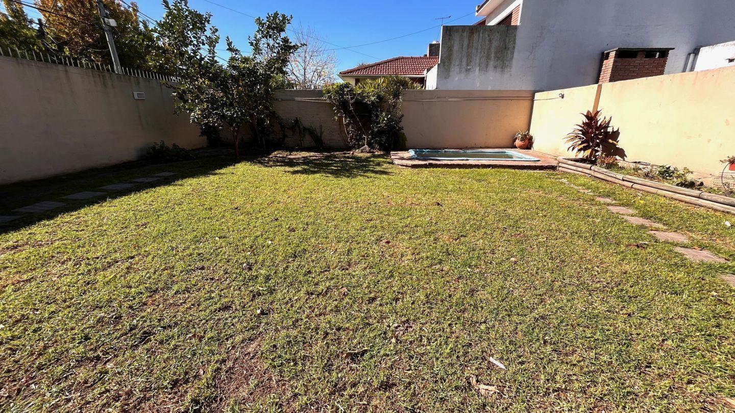 Foto de VENTA CASA 5 AMBIENTES EN CASTELAR NORTE, imagen 1