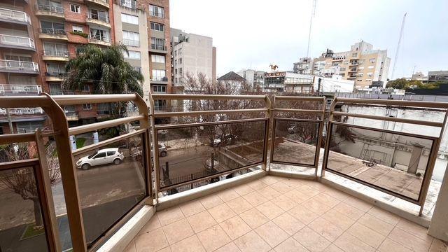 Foto de VENTA DEPARTAMENTO 3 AMBIENTES CON COCHERA EN CASTELAR NORTE, imagen 4
