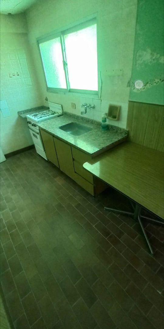 Foto de VENDO dpto. a reciclar muy amplio y luminoso ., imagen 3