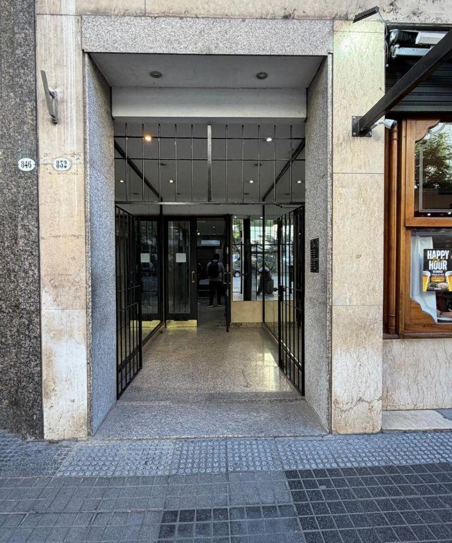 Foto de Impecable oficina en una de las mejores zonas de CABA, con altos, imagen 2