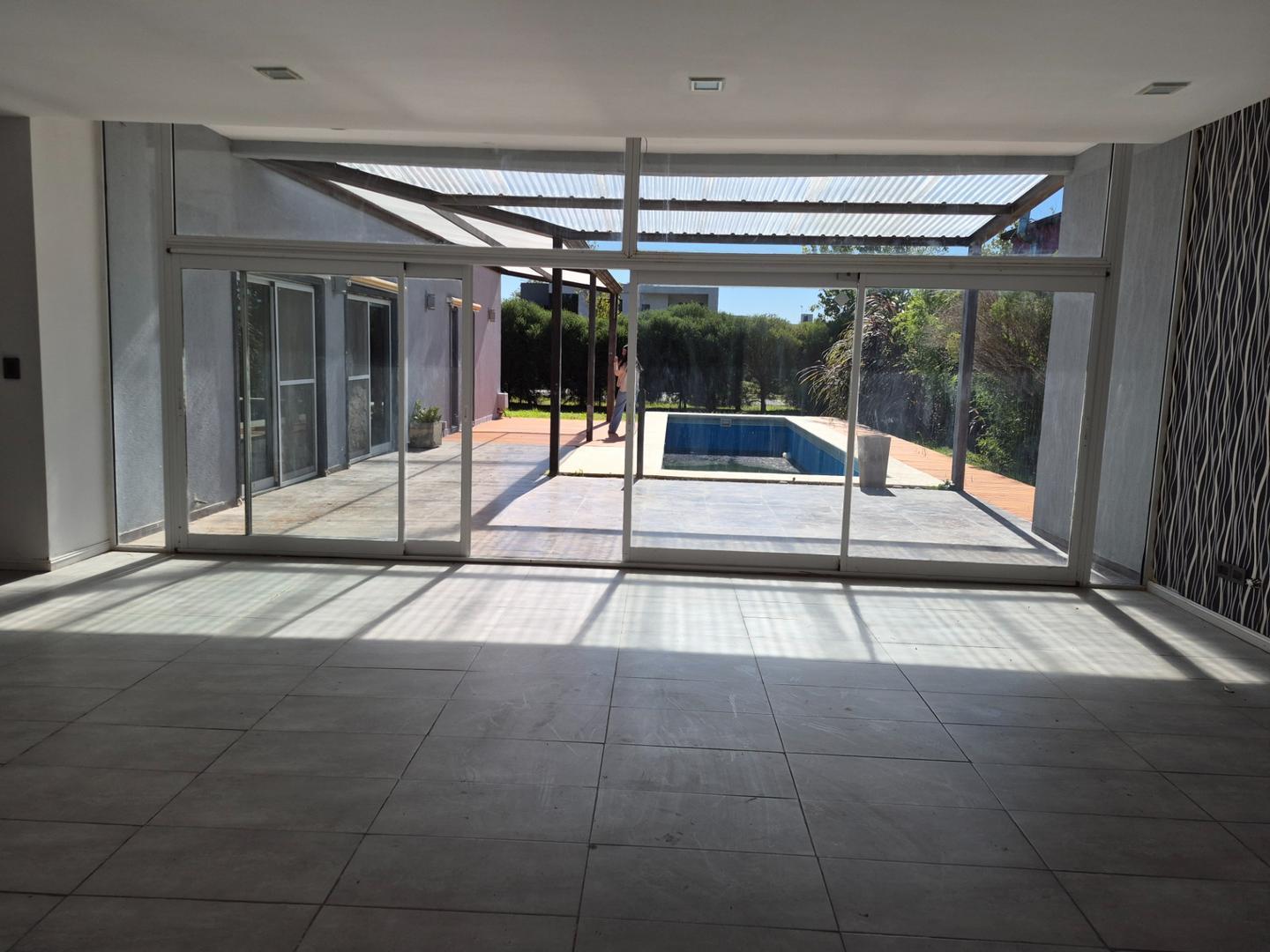 Foto de CASA DOS DORMITORIOS PISCINA EN BARRIO CERRADO PUERTO ROLDAN, imagen 3