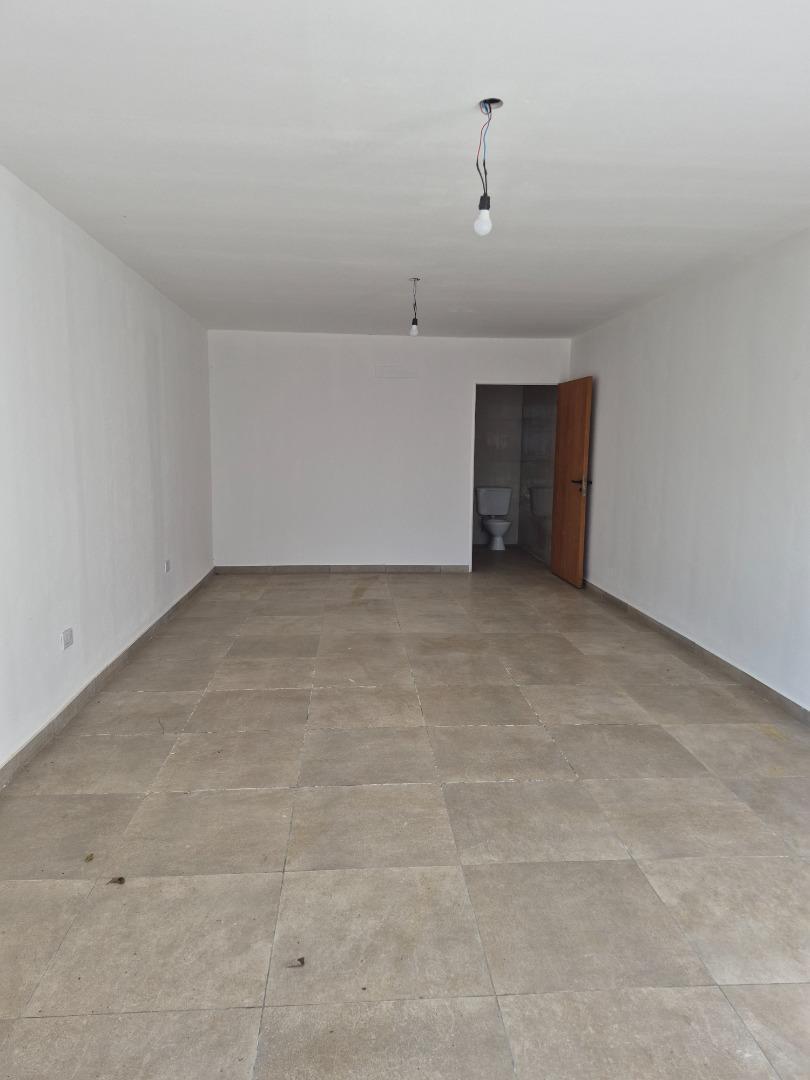 Foto de Local uso comercial o profesional en centro de Funes, imagen 3