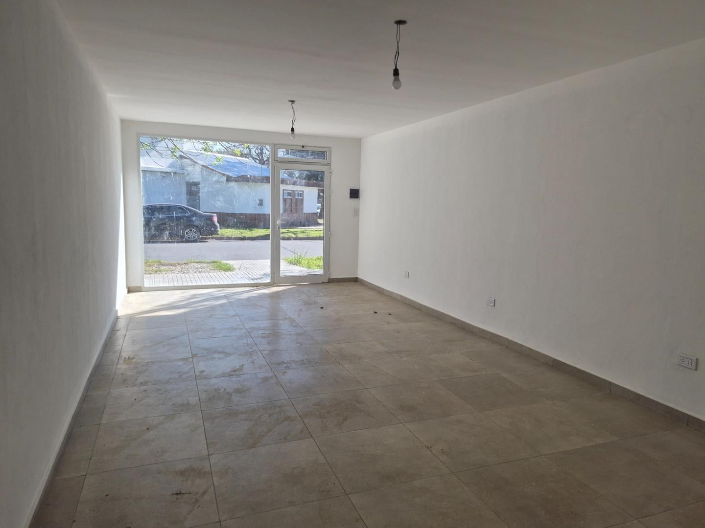 Foto de Local uso comercial o profesional en centro de Funes, imagen 1