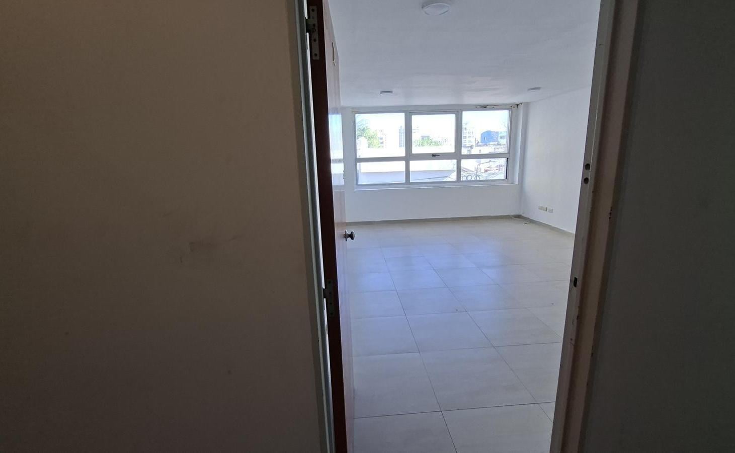 Foto de Oficina Comercial al frente apto profesional excelente ubicación, imagen 2
