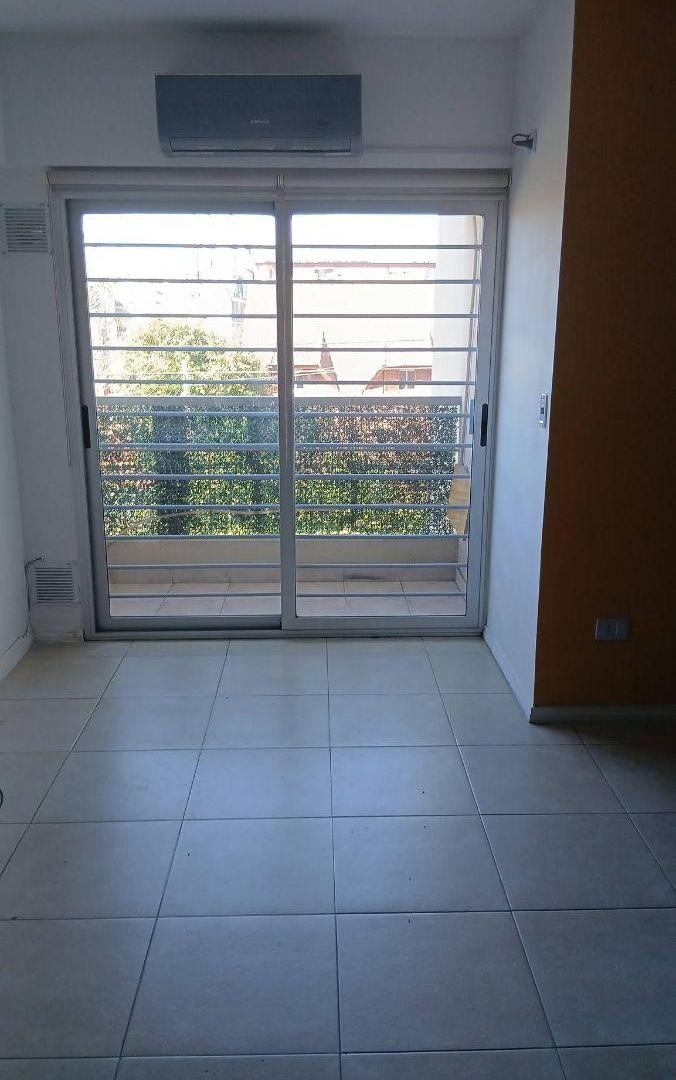 Foto de ¡ALQUILER IMPECABLE EN EL CENTRO DE MORÓN!, imagen 2