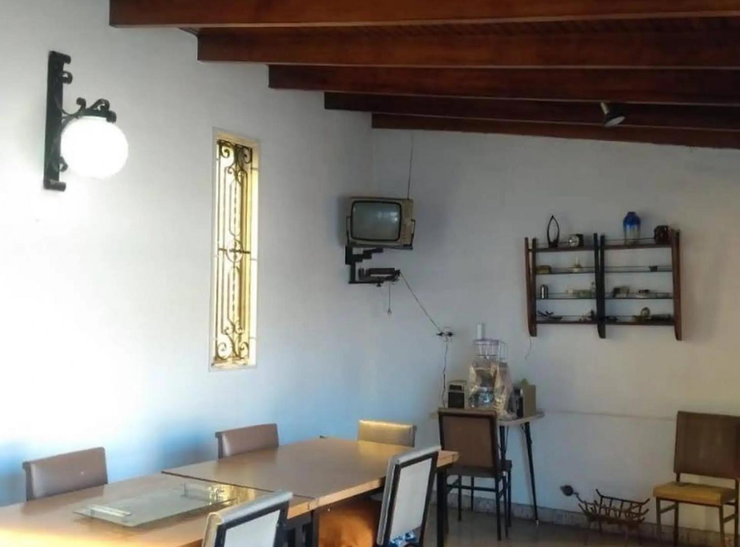 Foto de CASA CON GALPON Y GARAGE !! UNICA, imagen 2
