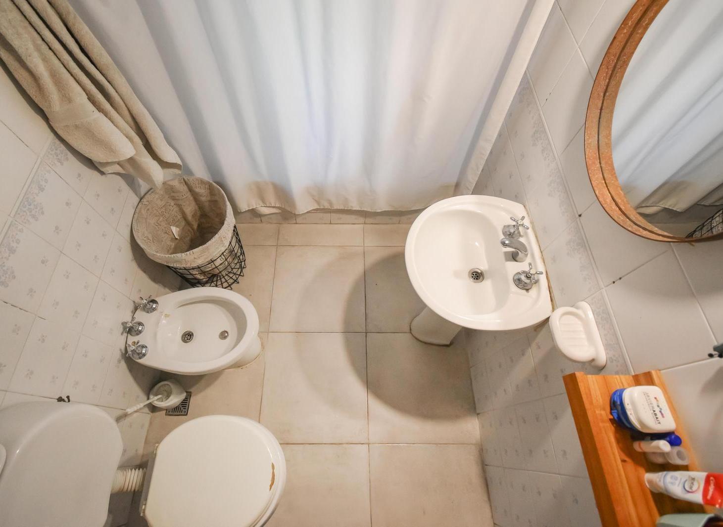 Foto de Casa en venta 5 ambientes con dependencia, jardin, pileta, garage en La, imagen 3