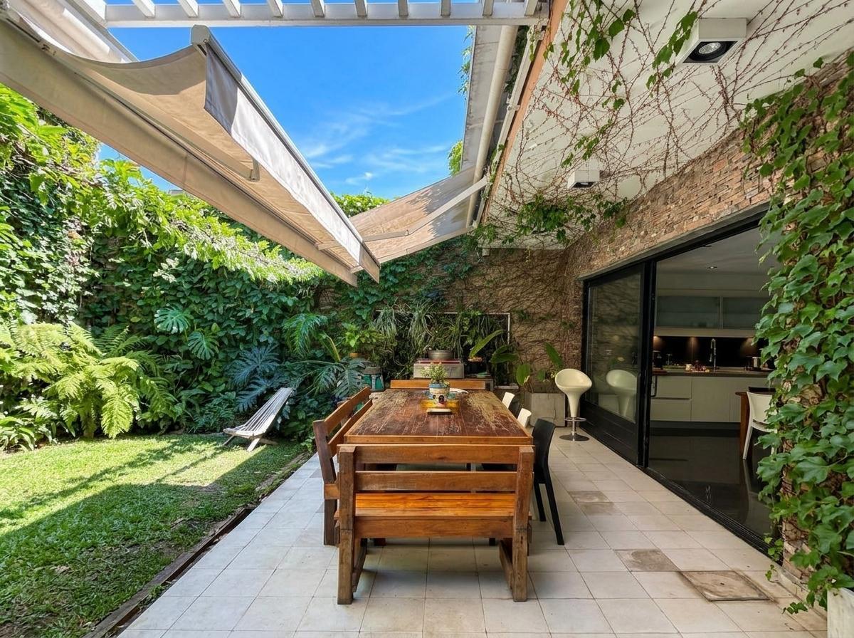 Foto de Casa en venta dos plantas, 5 ambientes, parque, quincho, cocheras, imagen 5
