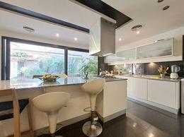 Foto de Casa en venta dos plantas, 5 ambientes, parque, quincho, cocheras, imagen 4