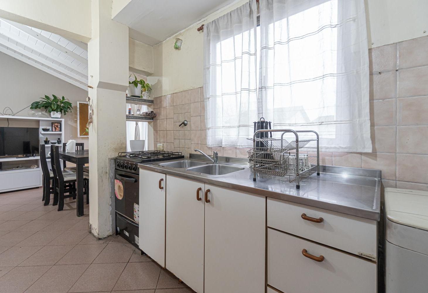 Foto de En venta PH tres ambientes, muy buen estado, en planta alta, balcón, imagen 1