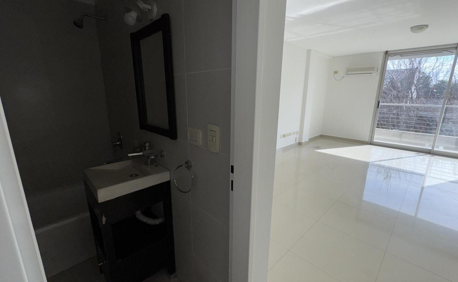 Foto de Departamento en alquiler monoambienteCastelar Norte, imagen 2