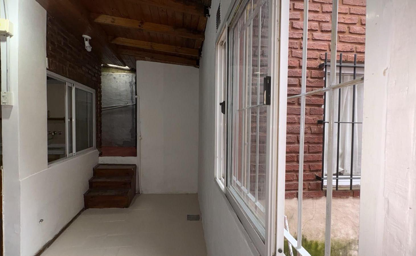 Foto de VENTA PH 2 AMBIENTES, CON PATIO, PLANTA BAJA. APTO CREDITO, imagen 1