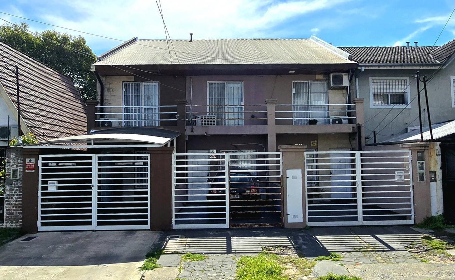Foto de DUPLEX EN VENTA 4 AMBIENTES JOSE LEON SUAREZ, imagen 1