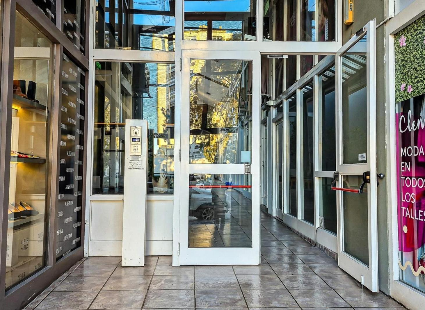 Foto de ALQUILER LOCAL 40 MTS - CENTRO NEUQUÉN, imagen 1