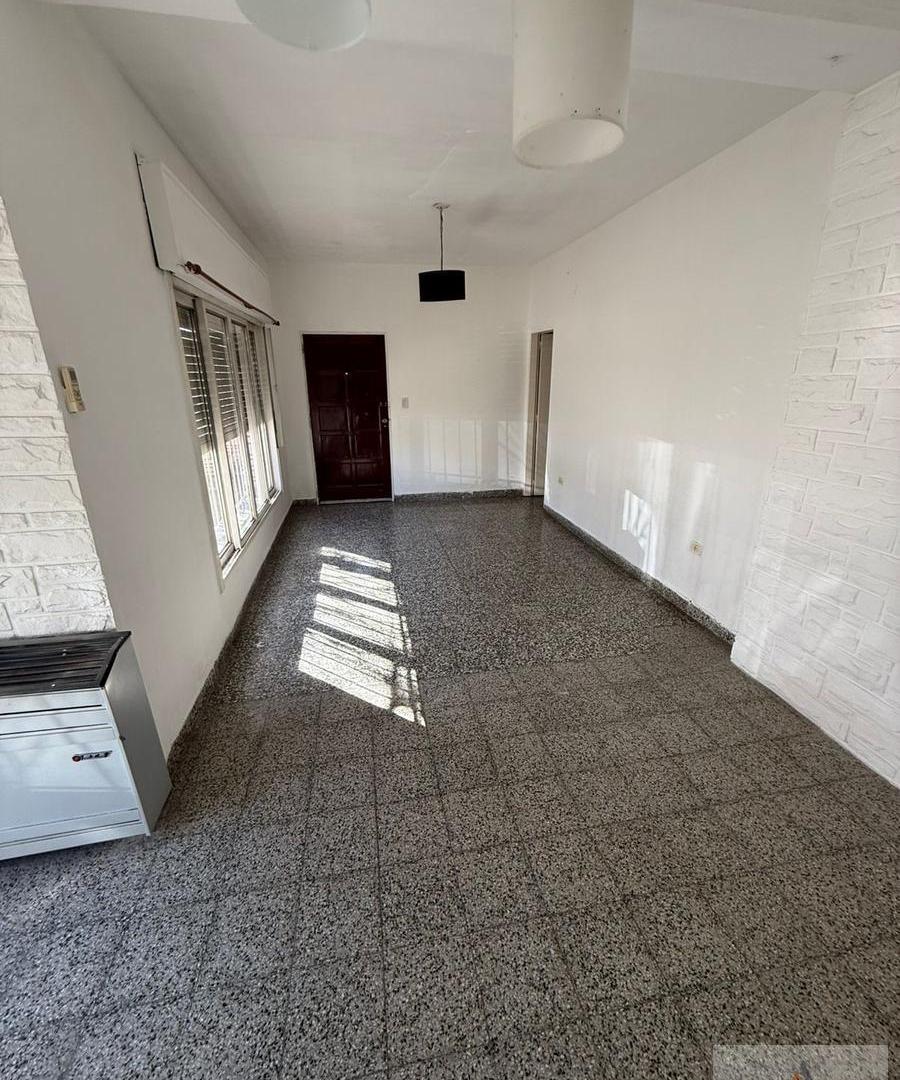 Foto de Alquiler Casa 4 Habitaciones - Patio - Centro de Neuquén, imagen 5