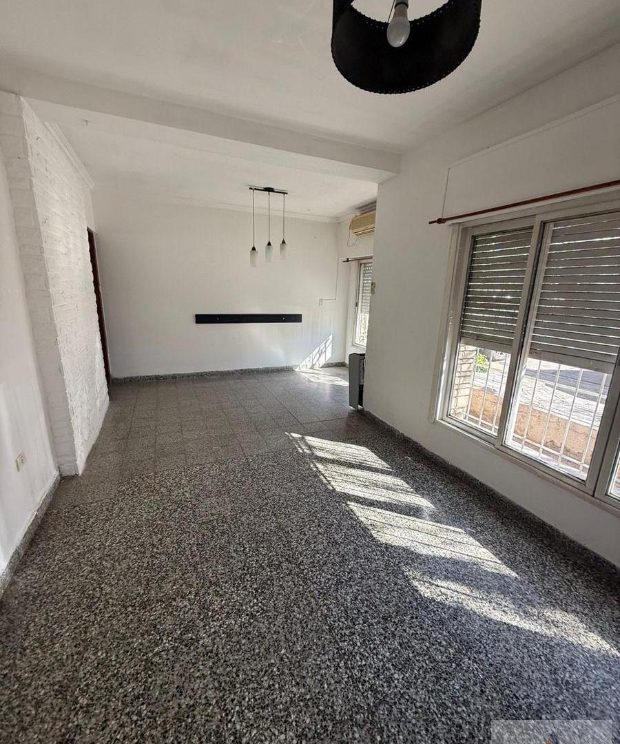 Foto de Alquiler Casa 4 Habitaciones - Patio - Centro de Neuquén, imagen 4